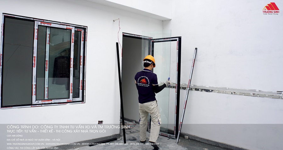 Lắp cảnh cửa và phụ kiện